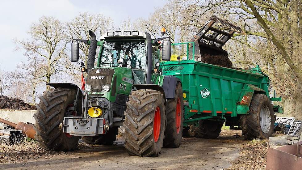 Fendt 718 Vario TMS + Ahlmann | Mest laden en strooien | Stroomberg Lunteren | Spreading manure