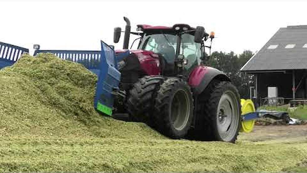 Maïskuil aanrijden met een Case Optum 270, Claas Axion 810, Schuitemaker Siwa 720