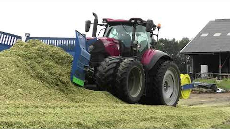 Maïskuil aanrijden met een Case Optum 270, Claas Axion 810, Schuitemaker Siwa 720