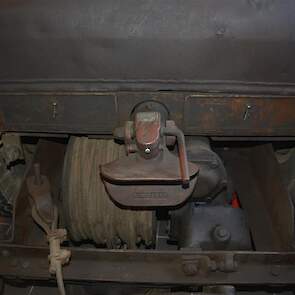 De lier achterop deze Lanz-Bulldog D2538 uit 1940 werd veel gebruikt in de bosbouw om bomen uit bossen te slepen. De lier werd door de motor aangedreven.