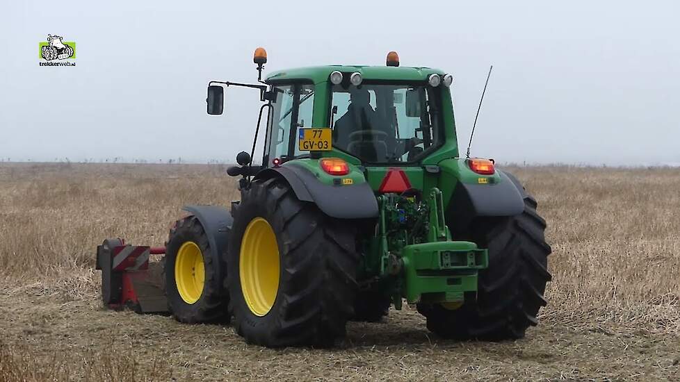 John Deere 6330 met Tehnos MU300LW Profi over de vorst