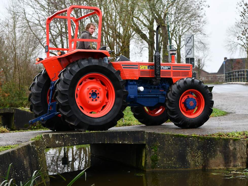 De Buffalo heeft een 6-cilinder luchtgekoelde dieselmotor van 120 pk.