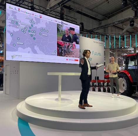 Directeur Marketing & Verkoop Dirk-Jan Stapel presenteerde de resultaten van de Kverneland Pudama Campagne op de Agritechnica in Hannover