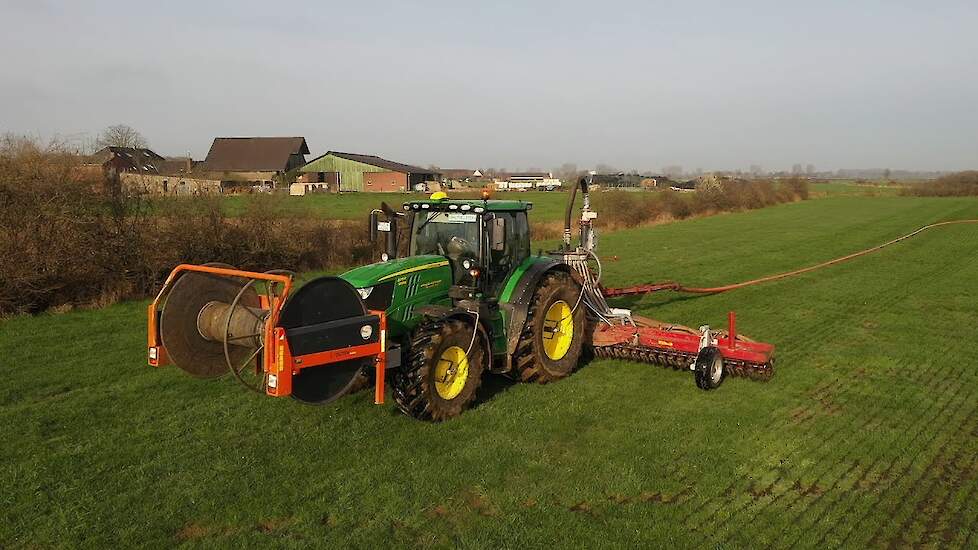 Sleepslangen met John Deere en Vredo-graslandinjecteur