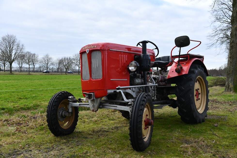 In het Friesland van Bauke heb je al gauw een weidse achtergrond voor je trekkerfoto’s gevonden.