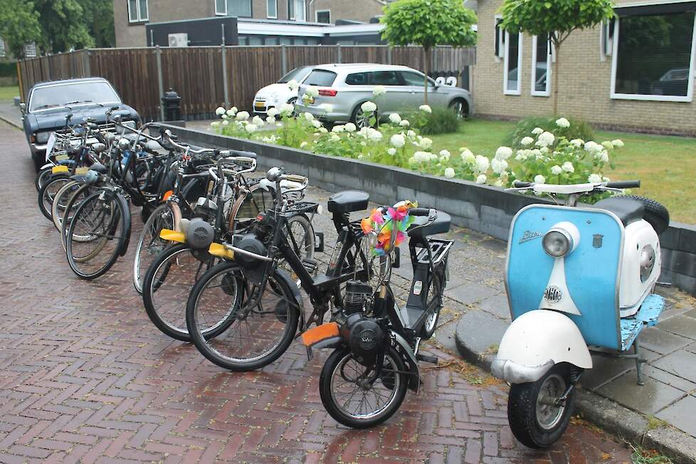 Op diezelfde show is ook altijd de collectie fietsen en bromfietsen van Bauke en zijn zoon Jorrit te zien.