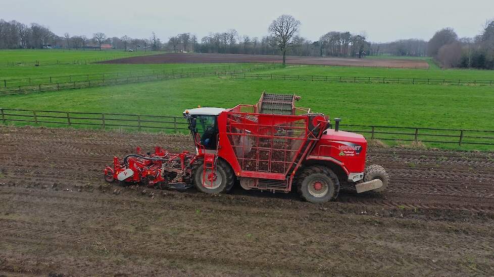 Suikerbieten rooien in maart met de Vervaet loonbedrijf Meiland