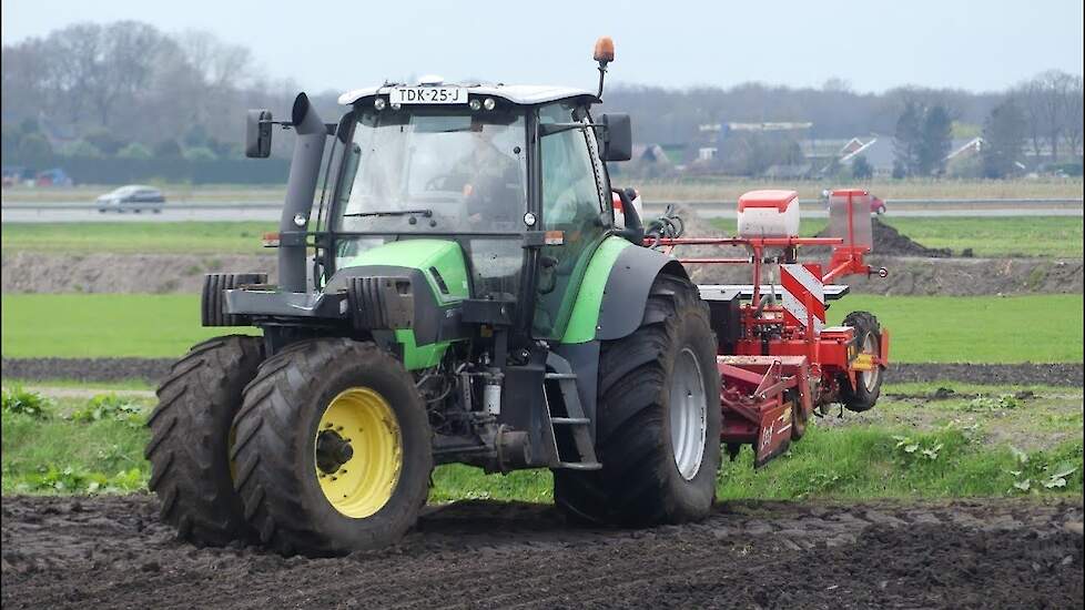 Deutz Fahr TTV 420 Trike aan het uien zaaien