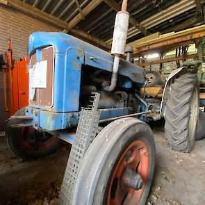 Bijzonder aan deze Fordson Power Major is dat hij een hefdeksel heeft van het Italiaanse merk Brevetto. Dat werd achteraf gemonteerd en dat werd gedaan omdat het met dit hefdeksel mogelijk was om het differentieel in de achteras te sperren. Veel Engelse t