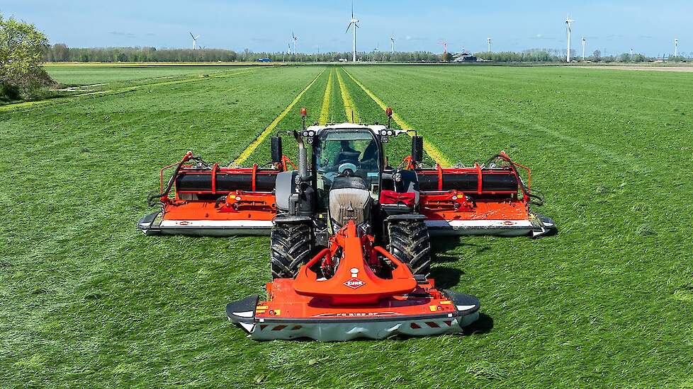 First Cut of Grass | Fendt 724 Vario Black Beauty | Kuhn Triples | Breure de Waard