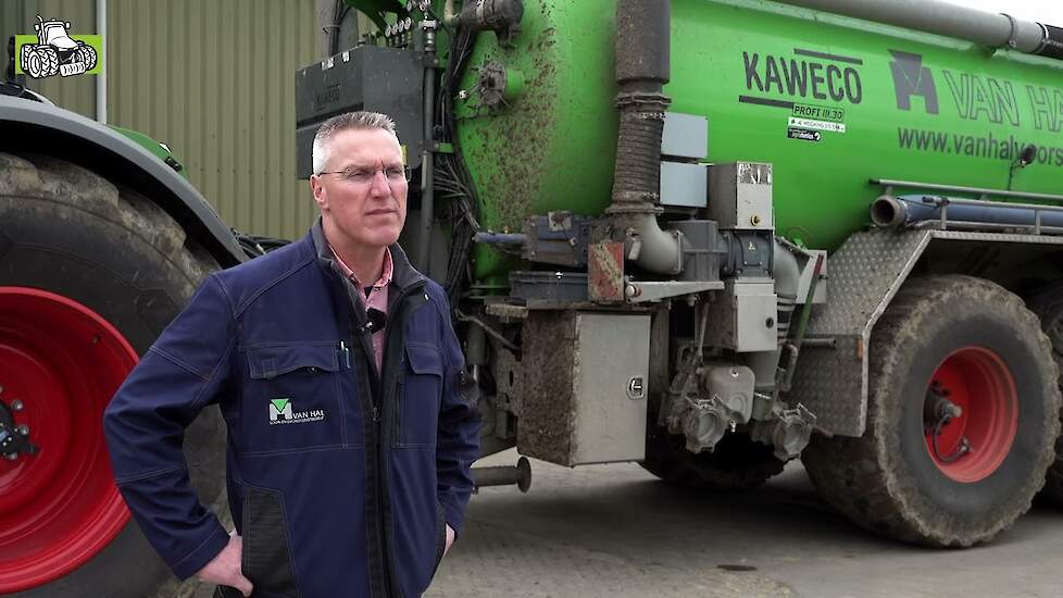 Bouwland bemesten door van Hal, Voorst met Tjalma 15,38 m werkbreedte sleeslangbemester