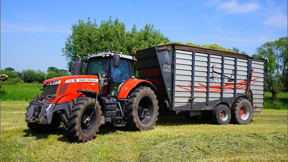 2024 | John Deere 8300i + Massey Ferguson | Gras hakselen | Ploeg Ede | Grass silage
