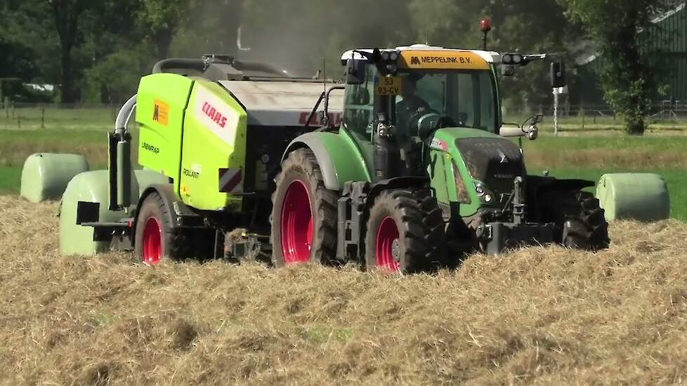 RONDE BALEN PERSEN EN WIKKELEN FENDT 718 CLAAS ROLLANT 455 UNIWRAP