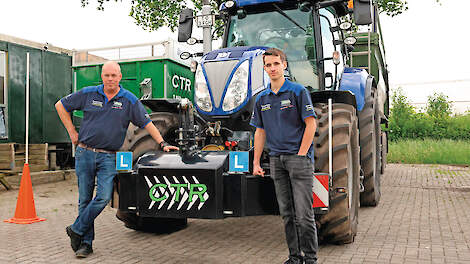 Kees Oomen (l.) is de grondlegger van CTR T-Rijbewijs. Hij runt de locatie Zuid-West. Rik Harenberg runt de locatie Achterhoek. Ze worden ondersteund door Mark Harenberg (r.)