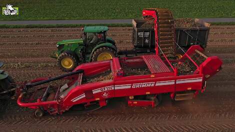 Uien laden met de Grimme GT 170 wagenrooier