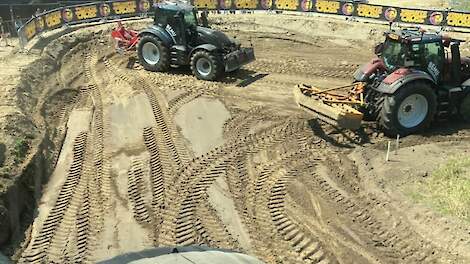 Valtra trekkers in actie op de Zwarte Cross 2024