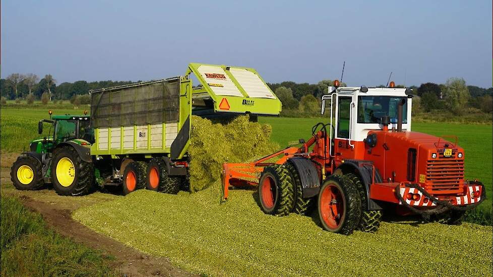 Mais 2024 | Werklust | John Deere 8400i + 7530 | Bos Bathmen | Kuilwerk | Maishakselen | Mais silage