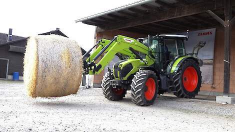 Vier nieuwe compacte Claas Axos 3-tractoren met vermogens van 92 tot 120 pk