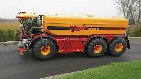 Op de Vredo-testbaan liggen de bochten schuin, zodat er met hoge snelheid gereden kan worden.