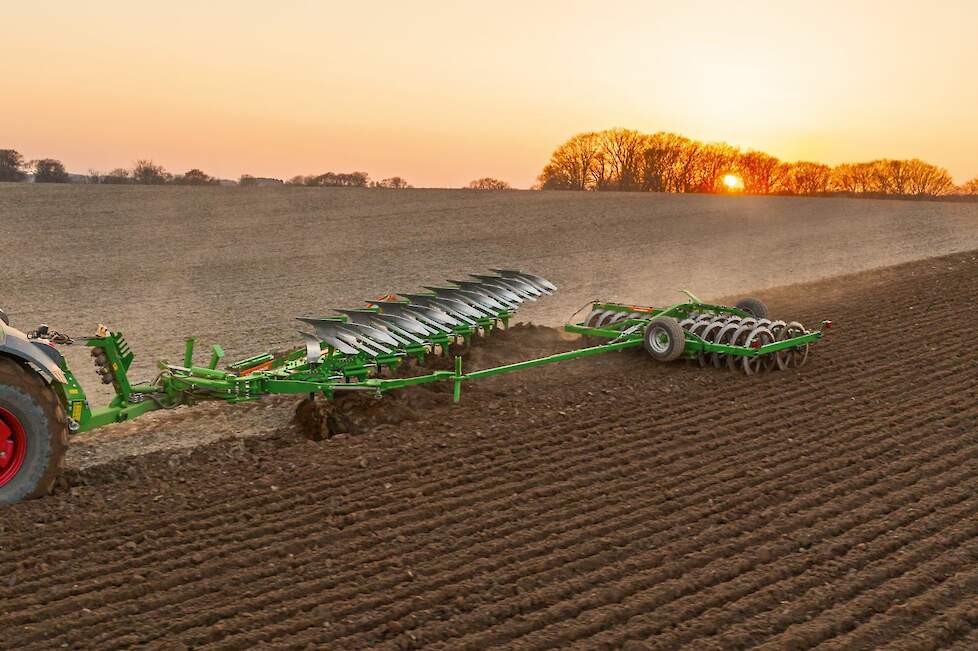 In de voor of bodemsparend Onland - de AMAZONE Tyrok werkt op maximale snelheid met minimale slijtage.