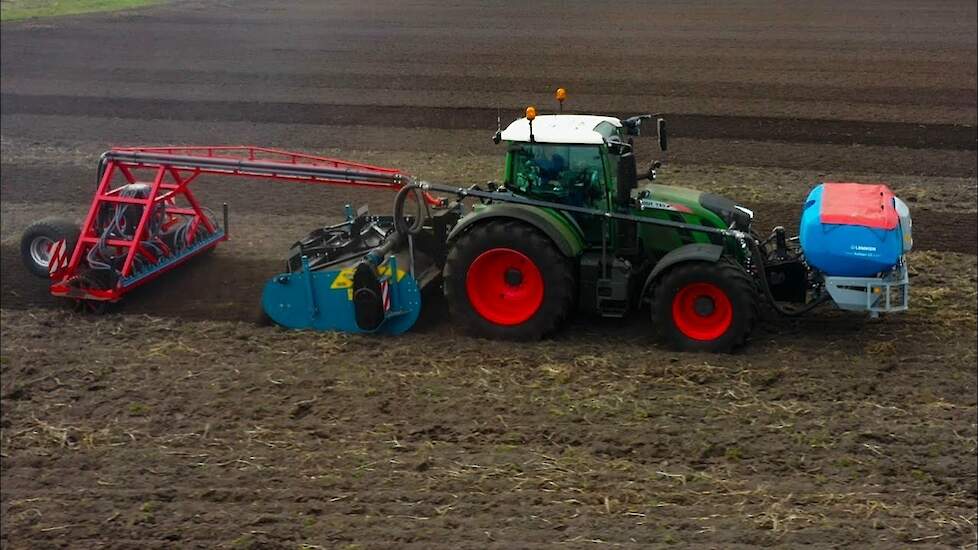 Uienland spitten met de Fendt 720 en de Imants 48 WX