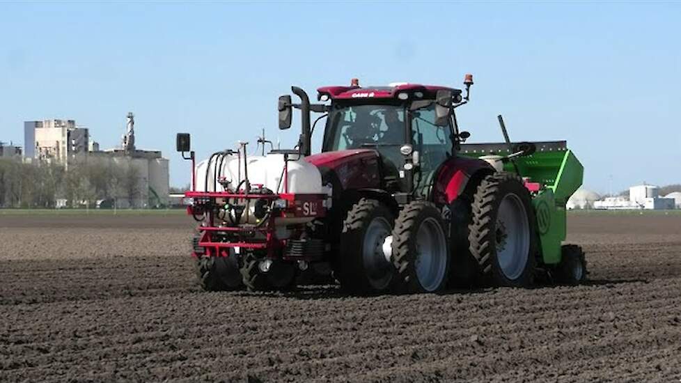 aardappels poten met case  135 met miedema cp 421 en spitten met case 185 met immants spitmachine
