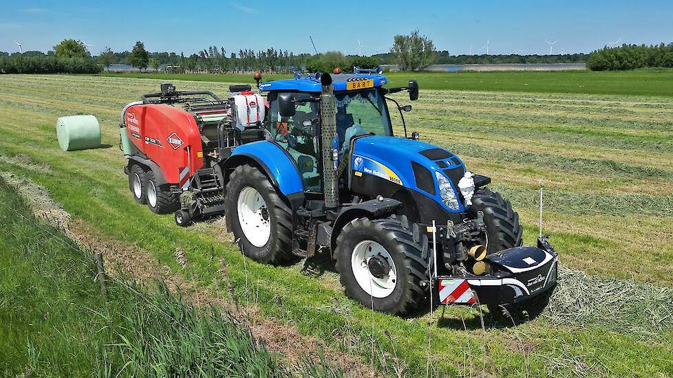 Balen Persen en Wikkelen | New Holland T6050 + Kuhn | Jan van Norel | 2025