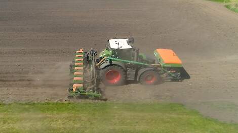 Maïszaaien met Amazone en  Fendt 620 Vario profi plus