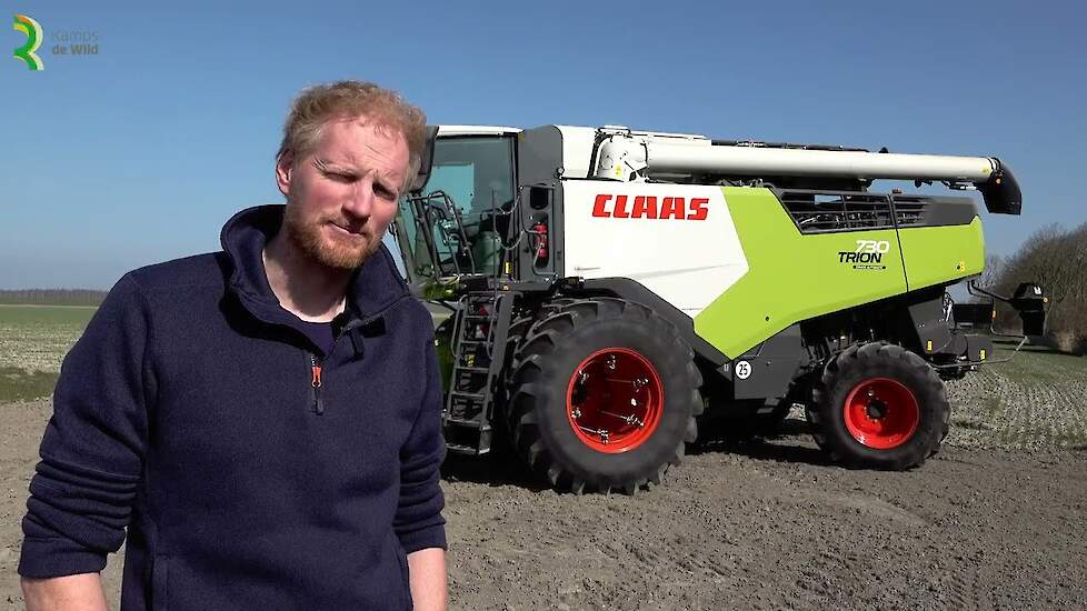 Claas Trion 730 van Jochum Mansholt, akkerbouwer in het Groningse Vierhuizen