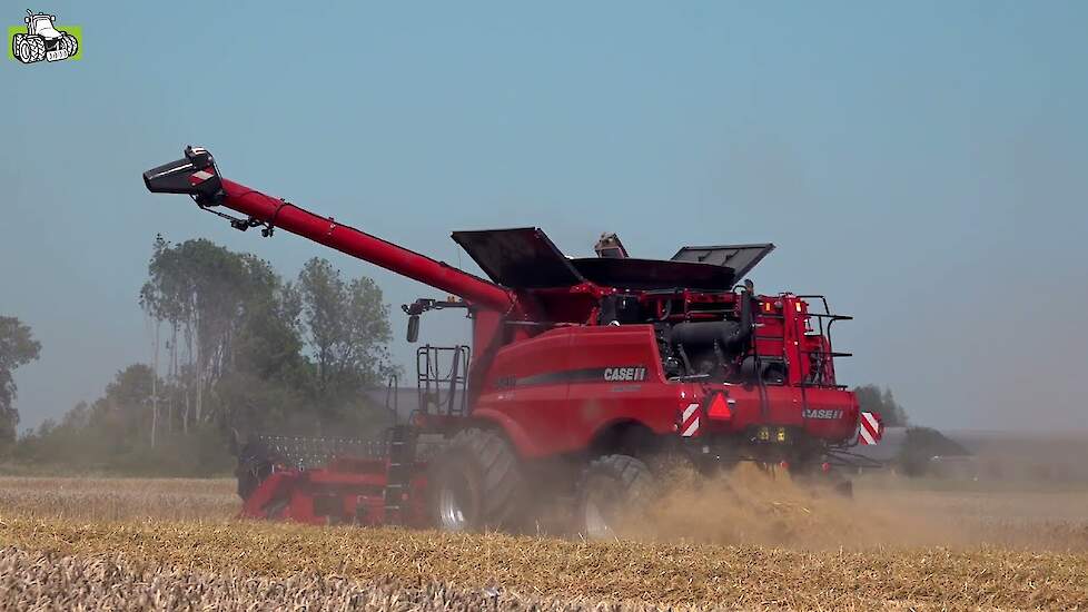 De nieuwe Case-IH Axial Flow 5140 combine van Mts. Bos uit Oldehove