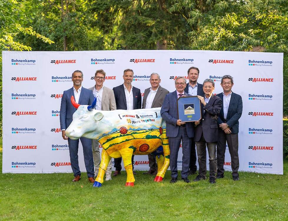 Van links naar rechts: Angelo Noronha, Henrik Schmudde, Ole Baek, Michael Rieken, Gregor Rüth, Sascha Schalk, Masataka Yamaishi, Toshio Fujiwara