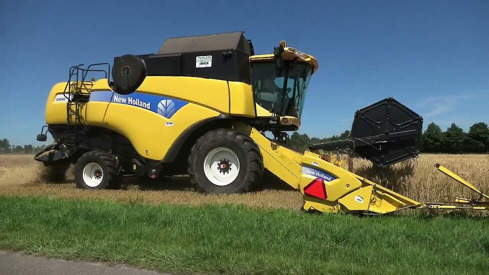 combinen van wintergerst met new holland cx 5.90 en new holland cx 840