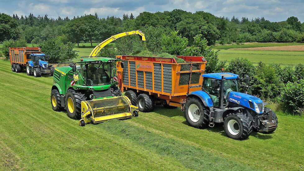 Gras Hakselen | John Deere 8600i + New Holland + Volvo | Elweco-Medo | 2025