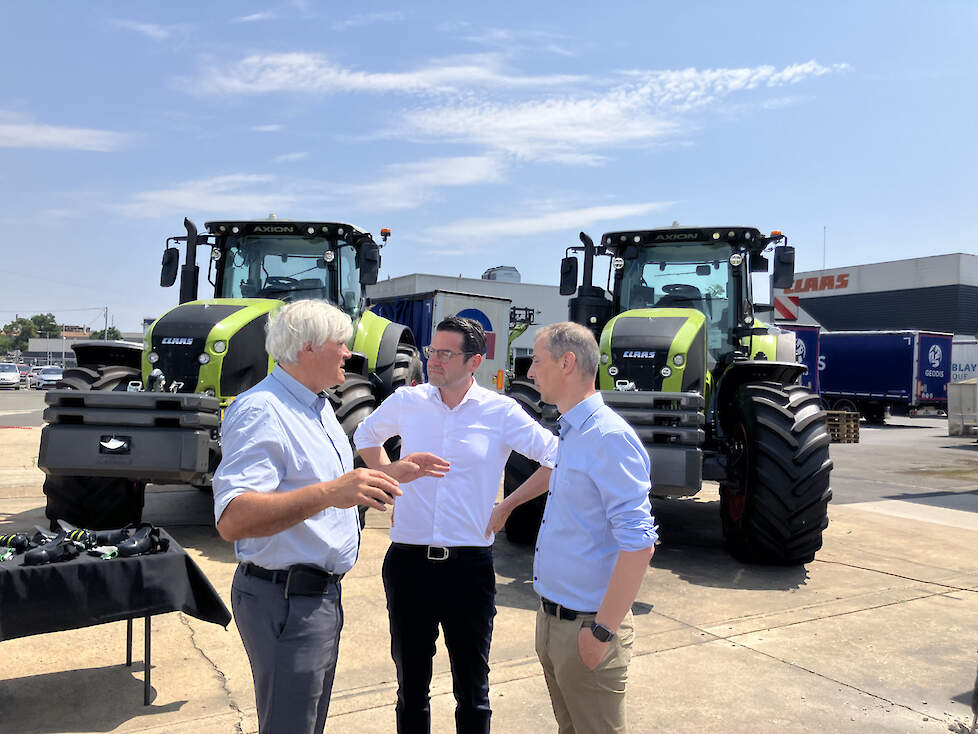 In gesprek: Stéphane Le Foll (burgemeester van Le Mans), Thomas Spiering (Chief Operating Officer  (COO) van CLAAS) en Etienne Bourasseau (Site Manager / Vice President Manufacturing van Le Mans).