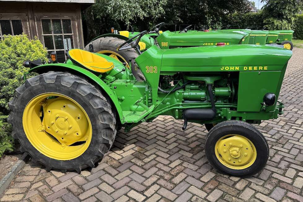 De 303 en 505 werden vanaf 1963 gebouwd in een nieuwe fabriek van John Deere in het Franse Saran. Ze hadden een andere motor dan de in Duitsland geproduceerde 100-serie