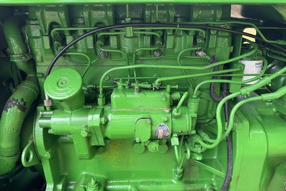 De motor van 303 en de 505 was een oude bekende, te weten de 4-cilinder Standard diesel die ook gebruikt werd door Ferguson in onder meer de TEF en de MF35.