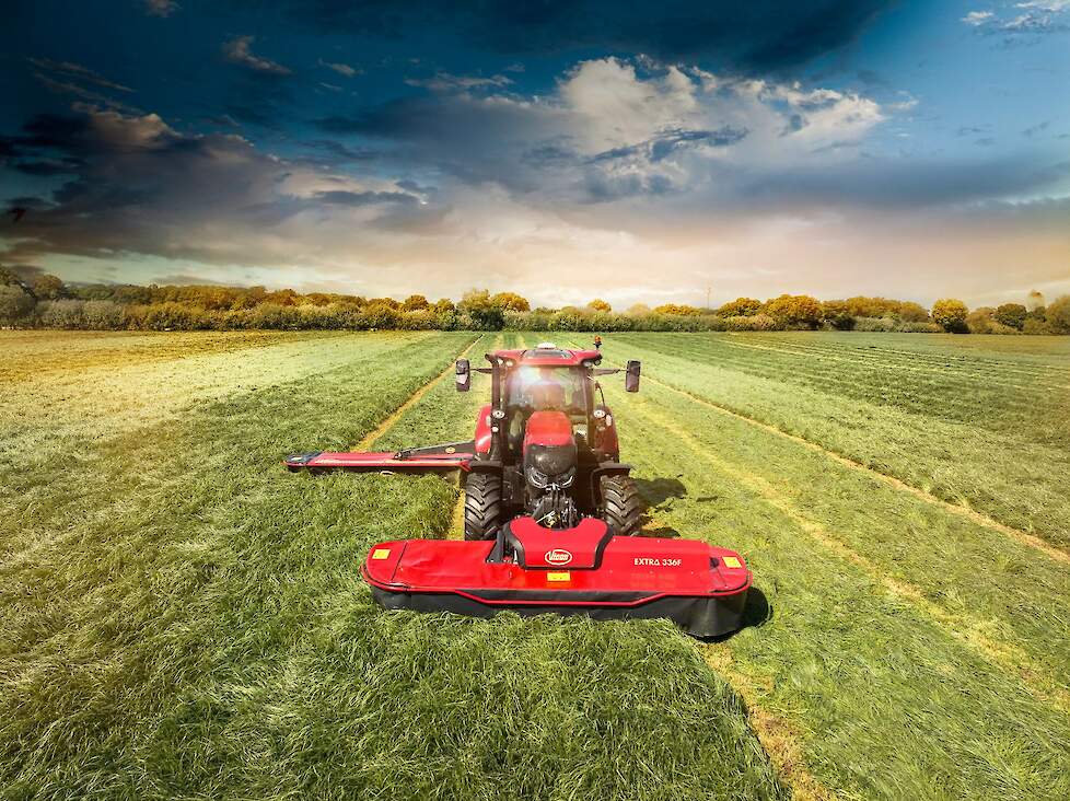 De vernieuwde Vicon Extra 300F frontmaaier kenmerkt zich door het vernieuwde design, compact ontwerp en een zeer wendbaar ophangingsconcept.
