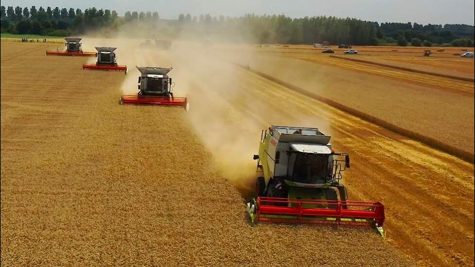 Claas maaidorser demotour  met de Lexion de Evion en de Trion in actie