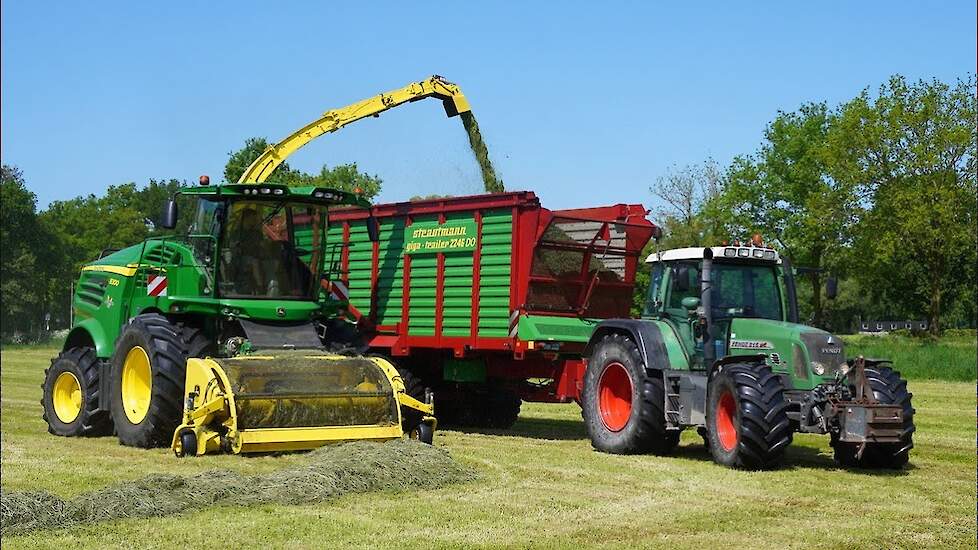 2025 | John Deere 8300i | Fendt 815 + 720 | Gras hakselen | Moesbergen Maarsbergen | Grass silage