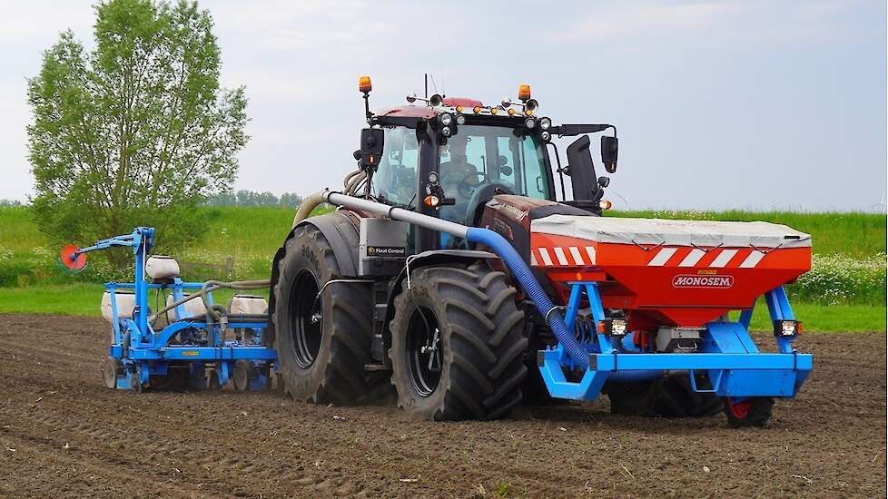 2025 | Valtra T174 | Monosem | Mais zaaien | Korenberg Oosterwolde | Maize seeding | Mais aussaat