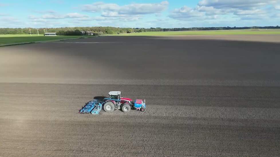 Met MF, Lemken Zirkon 12, Solitair fronttank en DS dubbel-schijf kouterbalk.