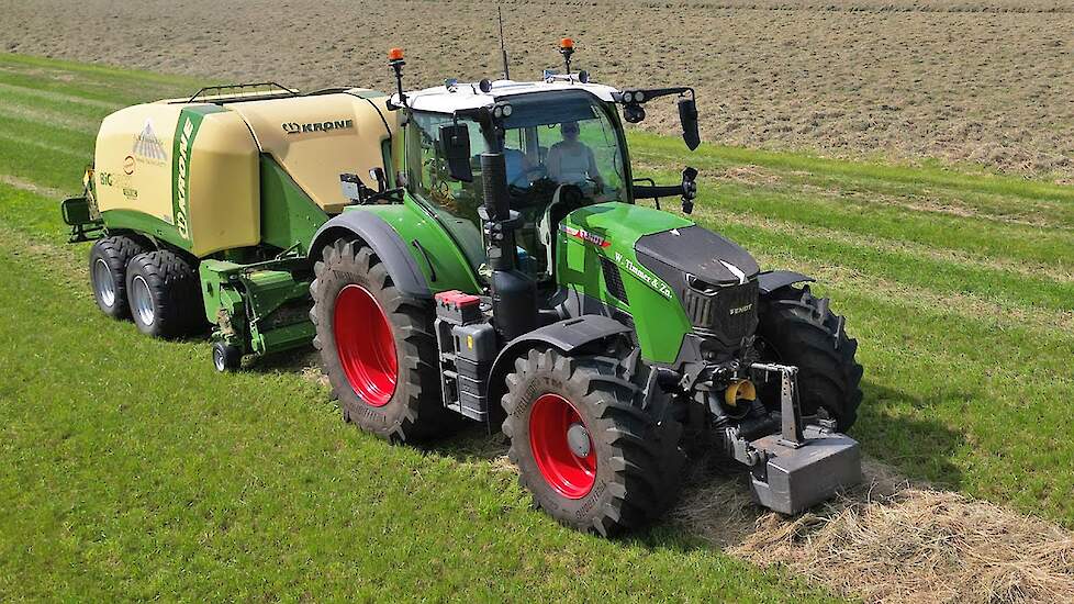 Balen Persen en Wikkelen | Fendt 724 Vario + Krone BiG Pack 1270 XC | W. Timmer | 2025
