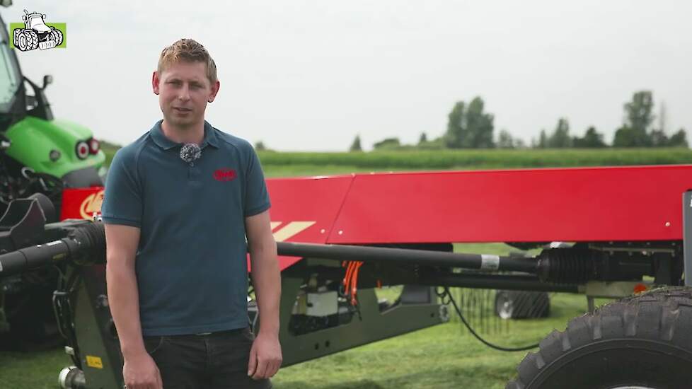 Vicon Andex 1304 Plus vier rotor hark in actie in Friesland