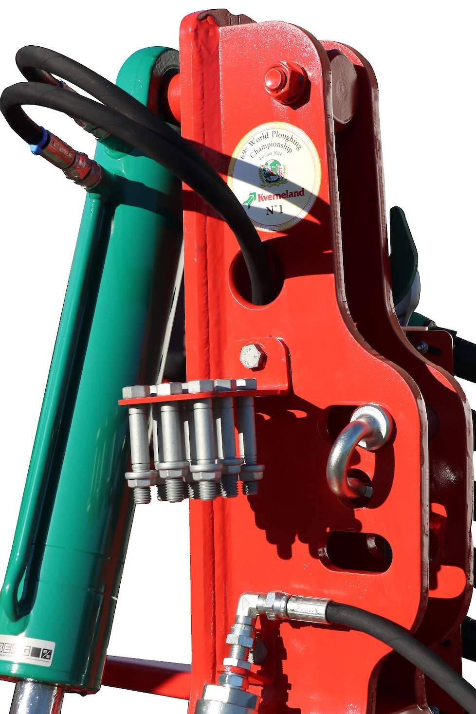 Details die ertoe doen Noviteiten voor meer comfort: • Hydraulische hendels voor moeiteloos aankoppelen. Gemakkelijk te herkennen. Overzichtelijke indeling. • Handig opgeborgen reserve breekbouten • Een duidelijk zichtbare indicator van de werkbreedte