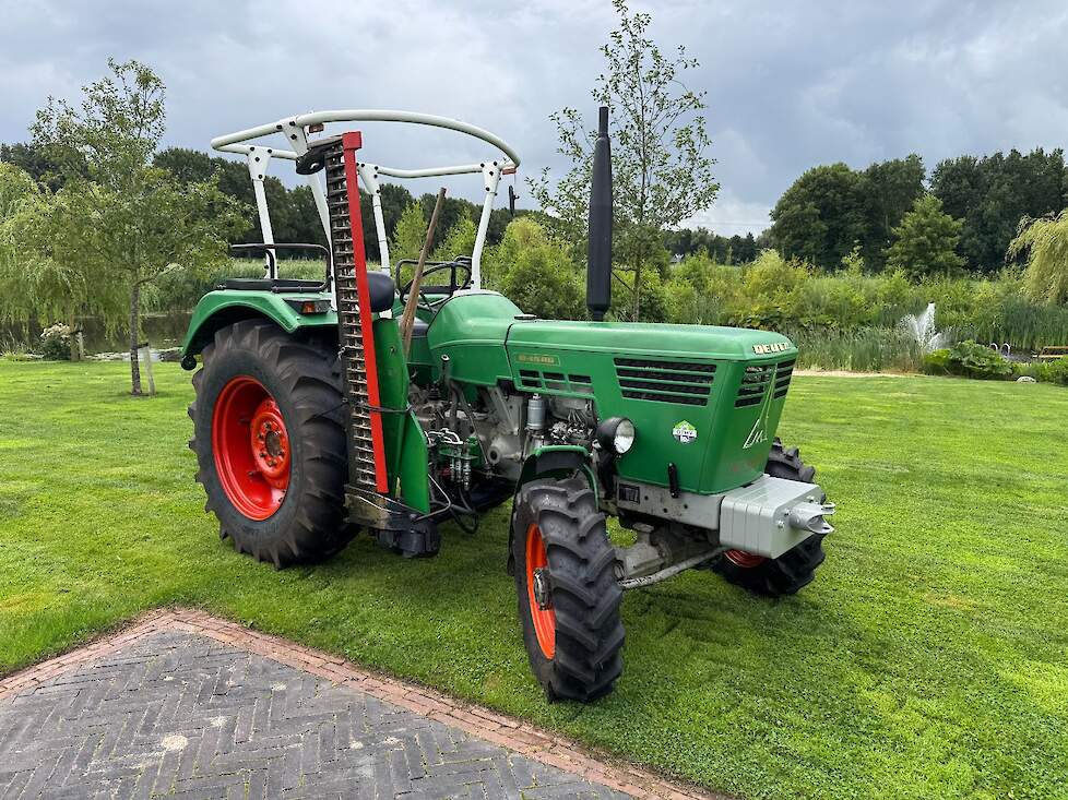 De maaibalk van de Deutz D4506 heeft Herman er zelf bijgekocht.