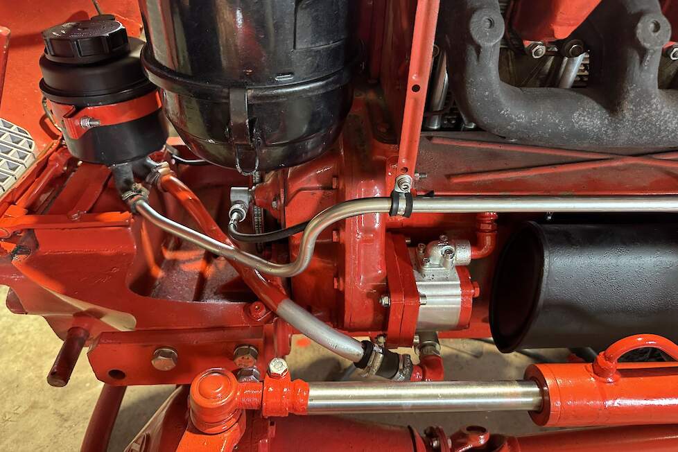Een van de dingen die Herman zelf aan de Güldner heeft gedaan is de trekker voorzien van hydraulische stuurbekrachtiging.