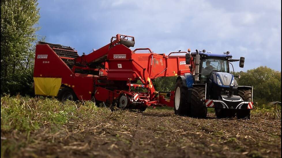 New Holland T 7.270 met Grimme SS 150-60 Loonbedrijf Hindriks