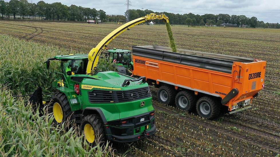New John Deere F8 en F9 in actie bij John Deere Dairy and Livestock Field Event