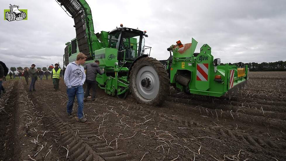 AVR rooimachines in actie op PotatoEurope