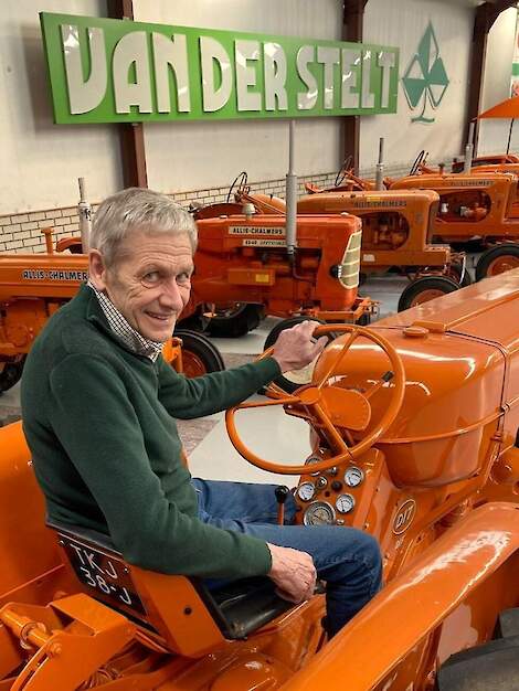 Wijlen Jan van der Stelt op zijn geliefde Allis Chalmers